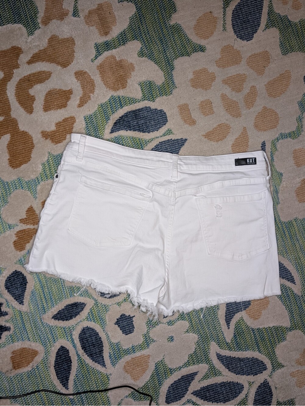 1921 - KUT from the Kloth White Denim Cut-Off Shorts Size 14 - Picture 3 of 10